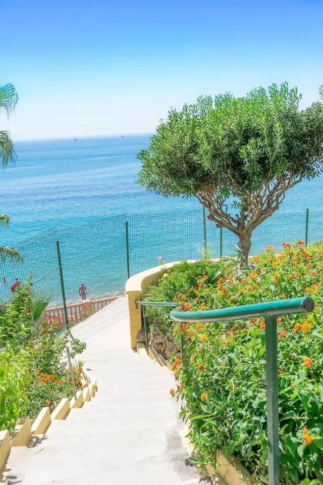 Apartamento Piso bonito en la primera linea de la playa con vistas al mar en Benalmádena