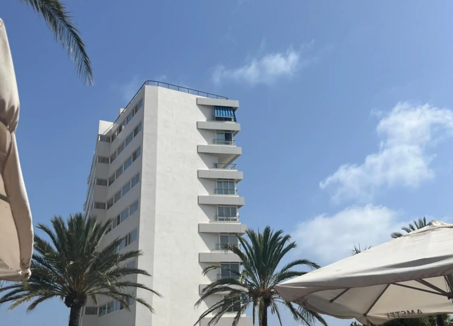 Piso bonito en la primera linea de la playa con vistas al mar en Benalmádena