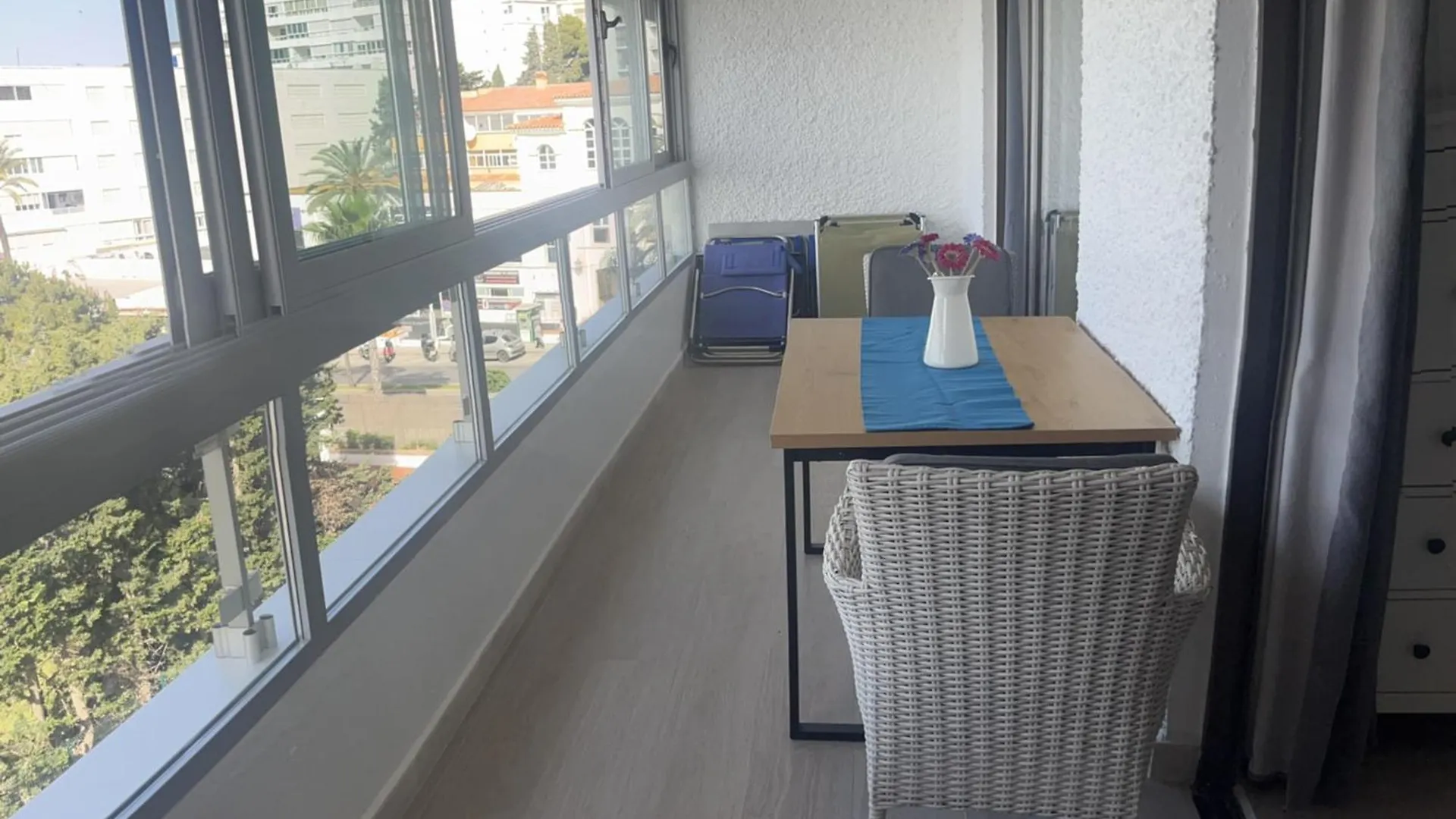 Piso bonito en la primera linea de la playa con vistas al mar en Benalmádena Apartamento