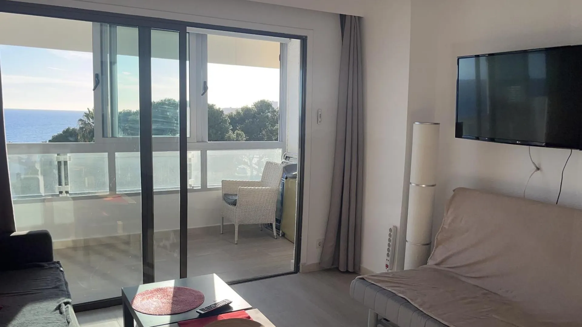 Apartamento Piso bonito en la primera linea de la playa con vistas al mar en Benalmádena